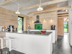 Réfrigérateur, micro-ondes, lave-vaisselle