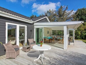 屋外ダイニングエリア