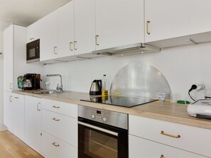 Fridge, microwave, dishwasher, cookware/dishes/utensils