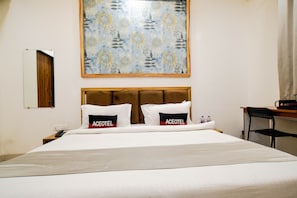 Deluxe Room | In-room safe, desk, laptop workspace, blackout curtains