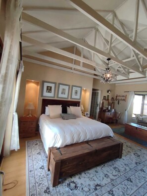 5 bedrooms, iron/ironing board, WiFi, bed sheets
