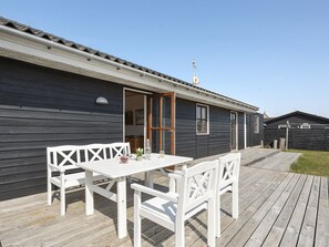 Outdoor dining - "Ottmar" -  from the sea by Interhome (Hvide Sande)