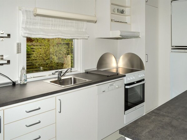 Kühlschrank, Mikrowelle, Ofen, Geschirrspüler