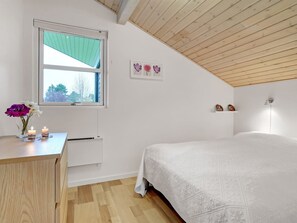 3 bedrooms, WiFi - "Ayen" - 1.5km from the sea by Interhome (Hals)