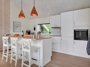 Fridge, microwave, dishwasher, cookware/dishes/utensils