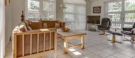 TV, fireplace, DVD player