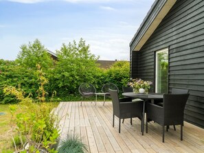 Outdoor dining - "Sys" - 150m from the sea by Interhome (Knebel)