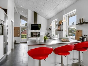 Fridge, microwave, dishwasher, cookware/dishes/utensils