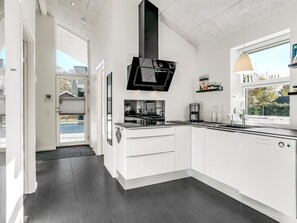 Réfrigérateur, micro-ondes, lave-vaisselle