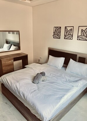 3 bedrooms, iron/ironing board, WiFi, bed sheets