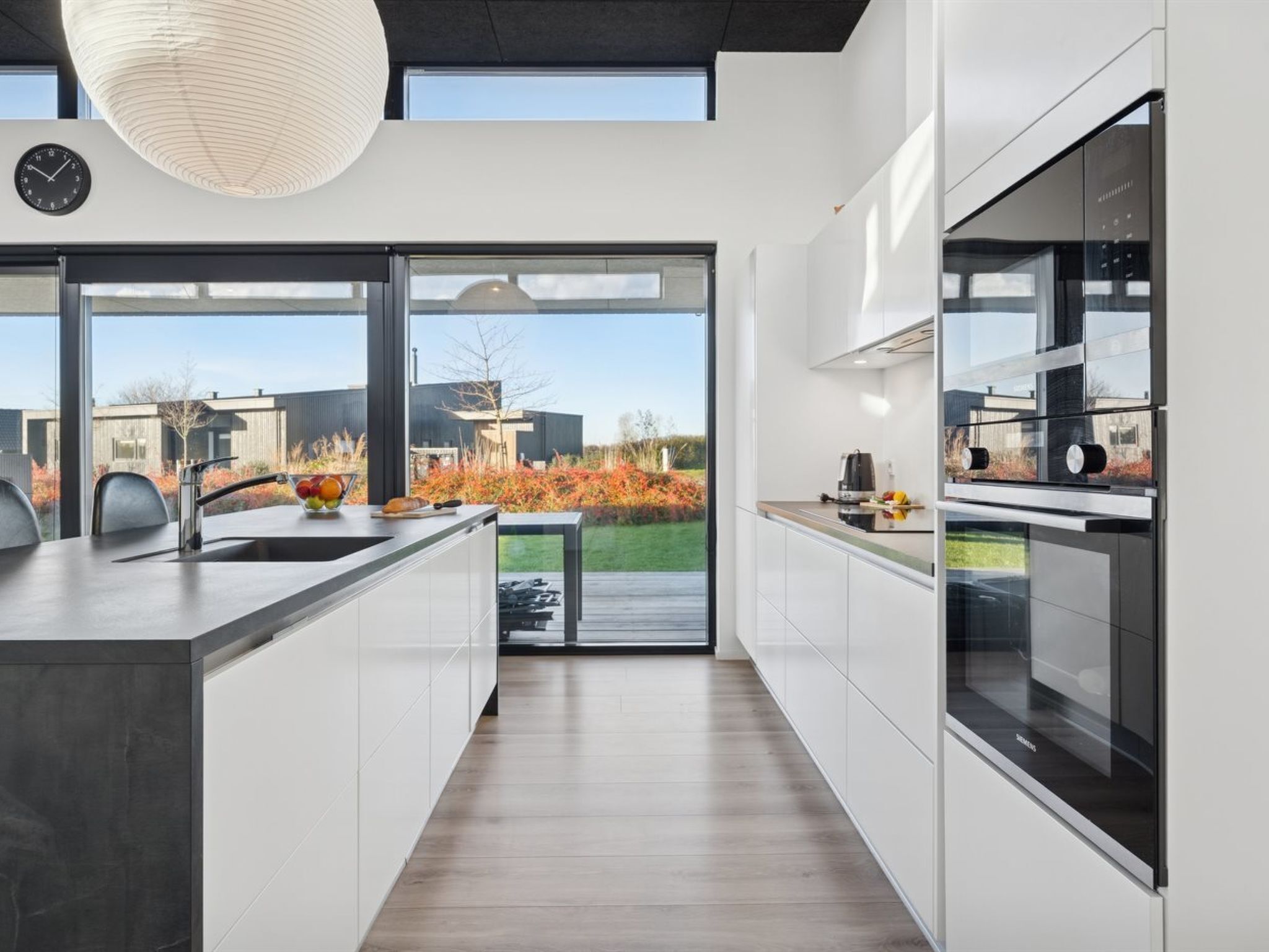 Kjøleskap, mikrobølgeovn, ovn og oppvaskmaskin