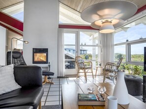 TV, fireplace, DVD player