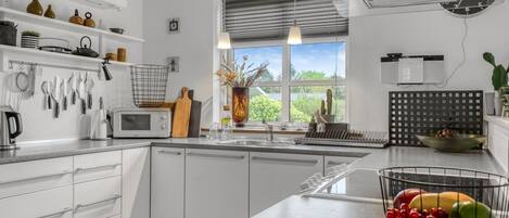 冰箱、微波炉、烤箱、高脚椅