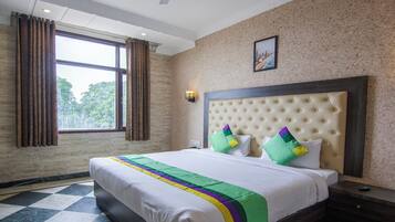 Standard Room | Desk, soundproofing, iron/ironing board, free rollaway beds