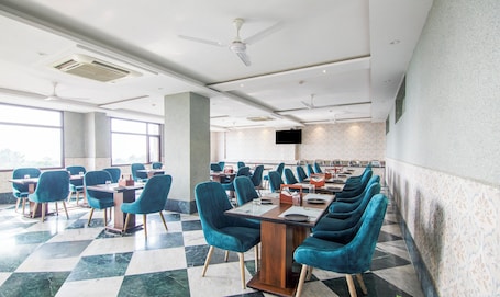 Restaurantes. Treebo Trinetar International