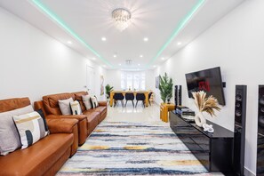 House, Accessible | 4 bedrooms, Internet - Luxurious - Pool Table - Games Room - Free Parking (Bexley)