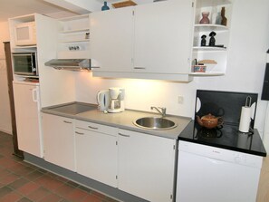 Fridge, microwave, dishwasher, cookware/dishes/utensils