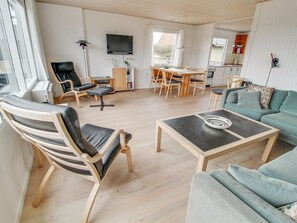 TV, DVD player - "Terhi" - 200m from the sea by Interhome (Fanø)