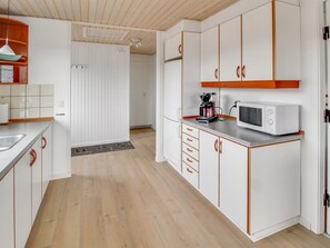 Fridge, microwave, oven, high chair - "Terhi" - 200m from the sea by Interhome (Fanø)