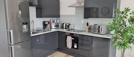 Fridge, microwave, oven, stovetop