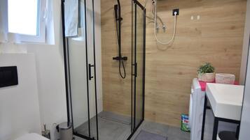 Douche, serviettes fournies