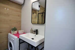 Een douche, handdoeken