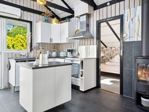 Fridge, microwave, dishwasher, cookware/dishes/utensils