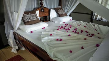 Deluxe Double Room | 1 bedroom, bed sheets