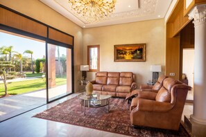 Luxury Villa, Ensuite | Lounge