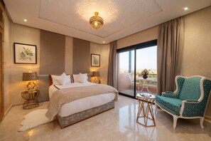 Premium bedding, iron/ironing board, free WiFi, bed sheets