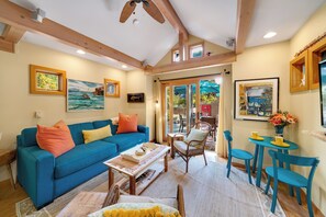 Smart-TV, Kamin, Arbeitsbereiche