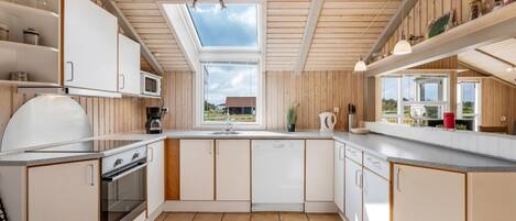 Fridge, microwave, dishwasher, cookware/dishes/utensils