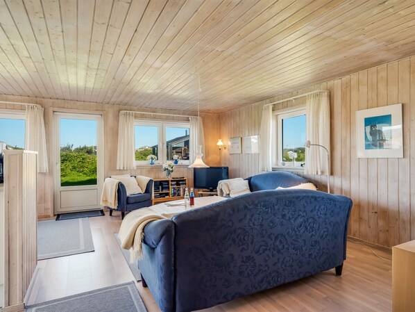 TV, DVD player - "Loryleimis" - 300m from the sea by Interhome (Løkken)