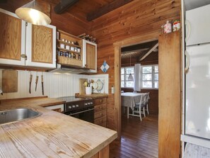 Fridge, oven, cookware/dishes/utensils