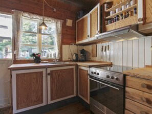 Fridge, oven, cookware/dishes/utensils