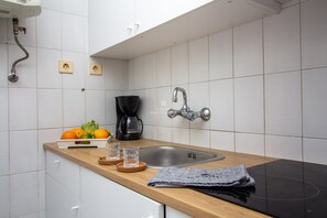 Fridge, microwave, coffee/tea maker, electric kettle