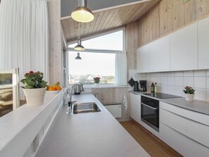 Fridge, microwave, dishwasher, cookware/dishes/utensils