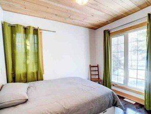 4 bedrooms, WiFi, bed sheets - Magnifique Chalet Style Scandinave au Bord du Lac-simon (Chénéville)