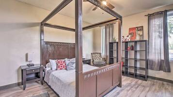 1 bedroom, desk, iron/ironing board, WiFi