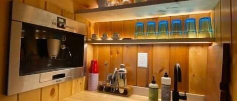 Kühlschrank, Geschirrspüler, Hochstuhl, Eiswürfelbereiter