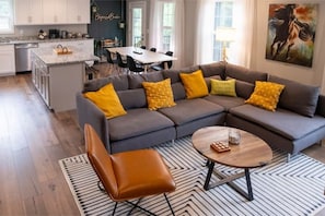 Smart-TV, Kamin, Bücher