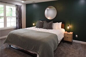 3 makuuhuonetta, työpöytä, silitysrauta/-lauta, ilmainen Wi-Fi