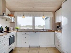 Fridge, microwave, oven, dishwasher - "Elco" - 450m from the sea by Interhome (Løkken)