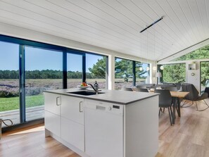 Kühlschrank, Mikrowelle, Ofen, Geschirrspüler