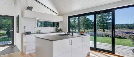 Kühlschrank, Mikrowelle, Ofen, Geschirrspüler