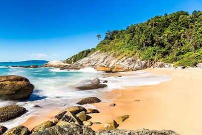Paraíso em Balneário Camboriú - Praia do Estaleiro by ReservaStar