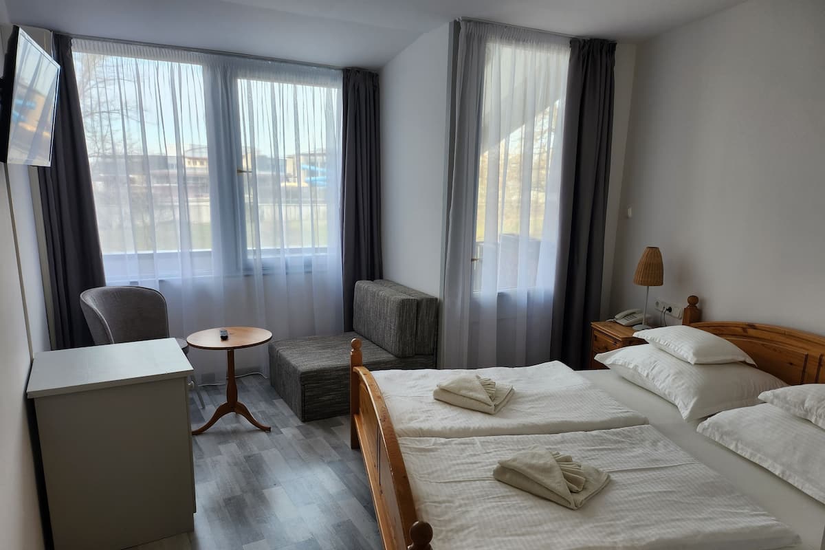 Deluxe kamer | Een bureau, gratis wifi