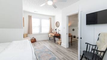 1 Schlafzimmer, Schreibtisch, Bügeleisen/Bügelbrett, Reisekinderbett
