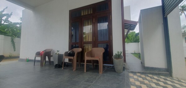 Terrace/patio - King's Villa Kamburugamuwa Long Term Rental Aparment (Kamburugamuva)
