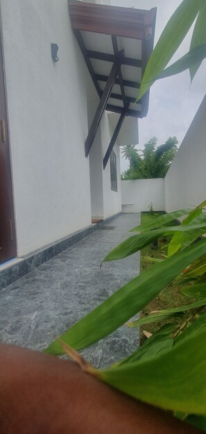 Exterior detail - King's Villa Kamburugamuwa Long Term Rental Aparment (Kamburugamuva)